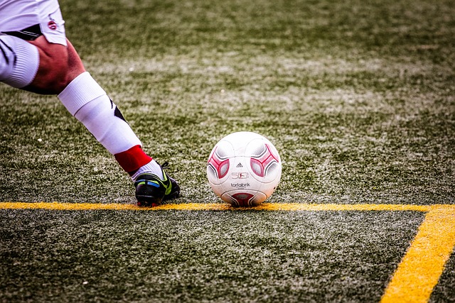 为之侧目 为之侧目